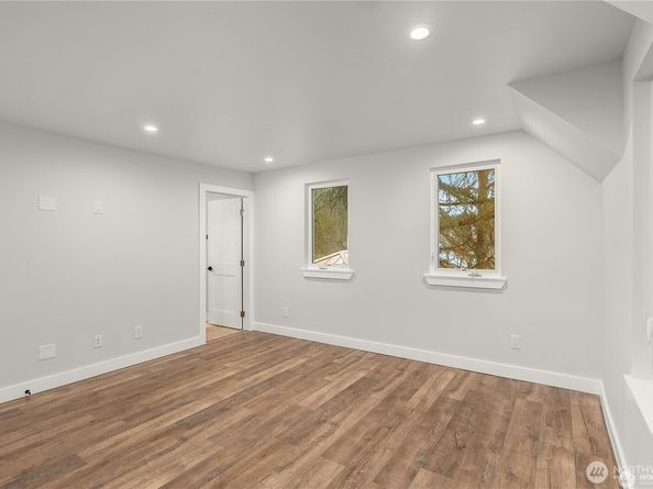 2113 Aurora Avenue N, Seattle WA 98109