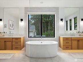 10924 SE 24th Place, Bellevue WA 98004