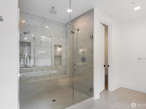10924 SE 24th Place, Bellevue WA 98004