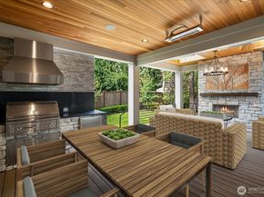 10924 SE 24th Place, Bellevue WA 98004