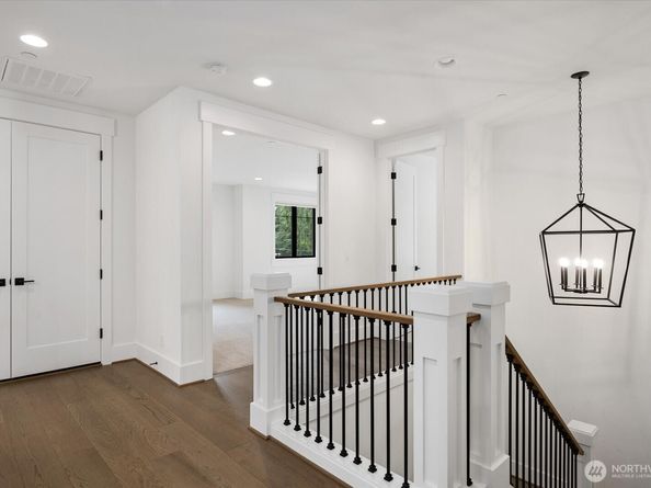 10924 SE 24th Place, Bellevue WA 98004