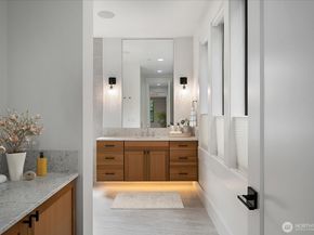 10924 SE 24th Place, Bellevue WA 98004