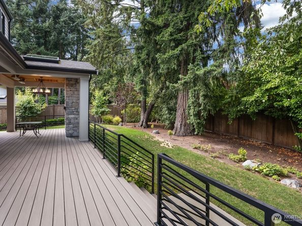 10924 SE 24th Place, Bellevue WA 98004