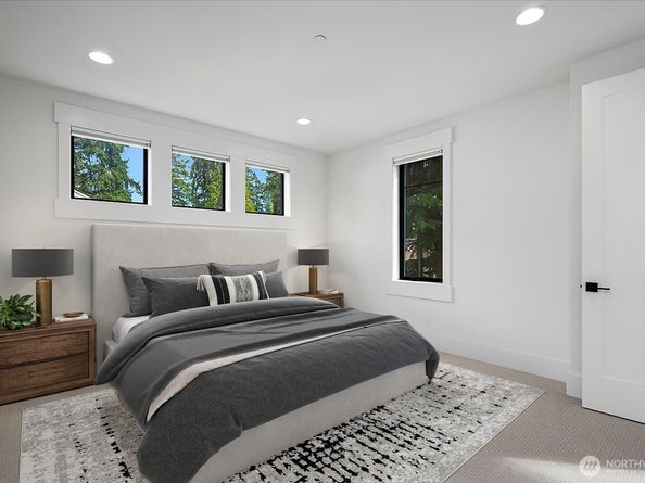 10924 SE 24th Place, Bellevue WA 98004