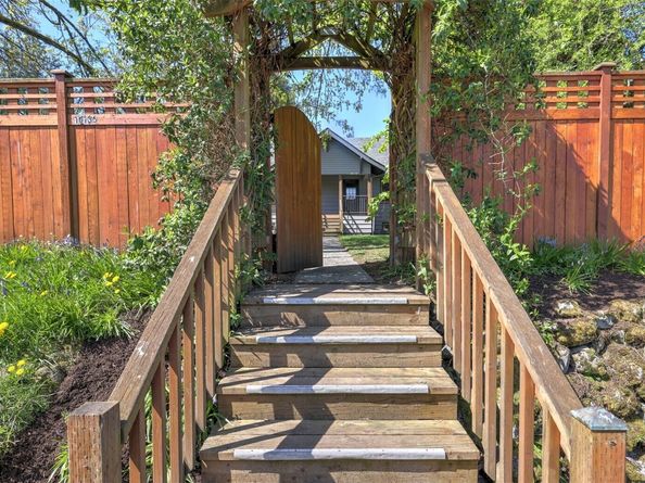 10735 Whitman Avenue N, Seattle WA 98133
