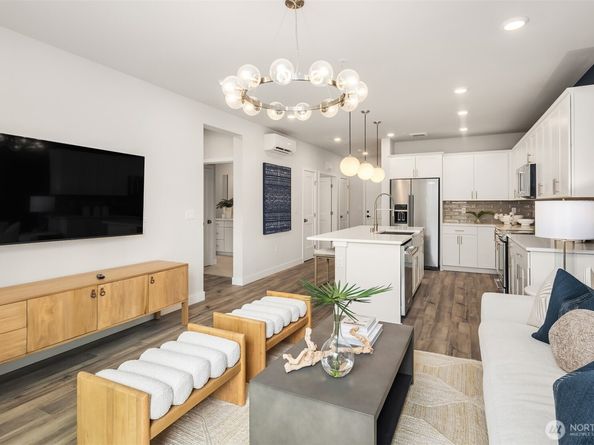 14598 Westminster Way N 106, Shoreline WA 98133