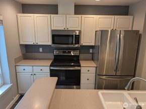 2419 8th Avenue N 202, Seattle WA 98109