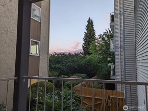 2419 8th Avenue N 202, Seattle WA 98109