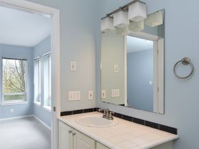 2419 8th Avenue N 202, Seattle WA 98109