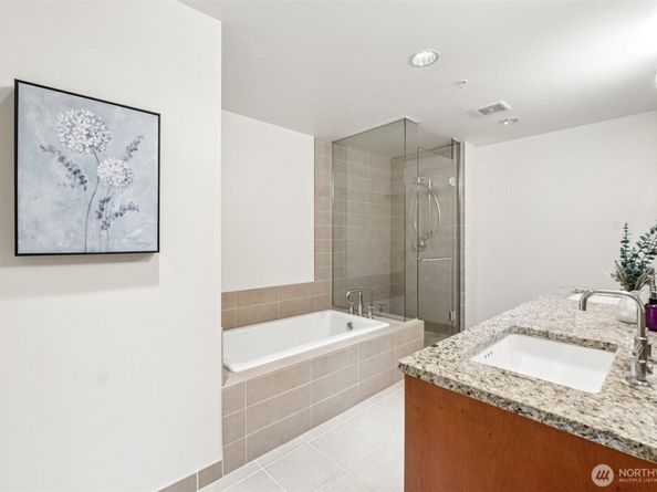 10650 NE 9th Place 1520, Bellevue WA 98004