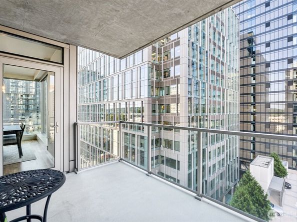 10650 NE 9th Place 1520, Bellevue WA 98004
