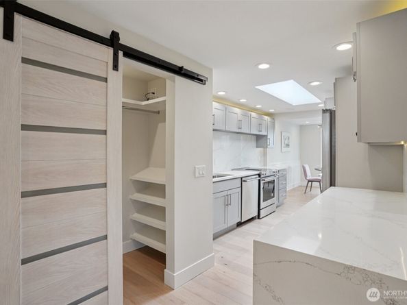 2134 Waverly Place N 303, Seattle WA 98109