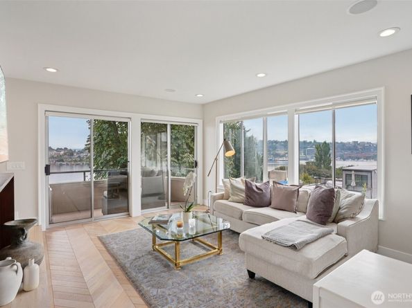 2134 Waverly Place N 303, Seattle WA 98109