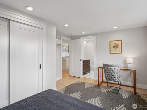 2134 Waverly Place N 303, Seattle WA 98109