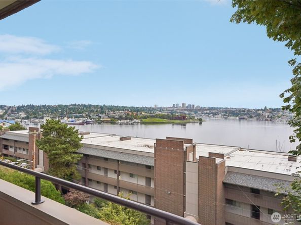 2134 Waverly Place N 303, Seattle WA 98109