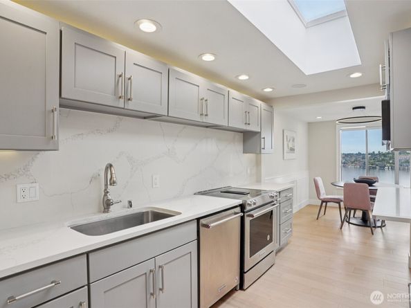 2134 Waverly Place N 303, Seattle WA 98109