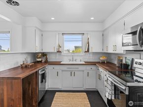 19528 26th Avenue NW, Shoreline WA 98177