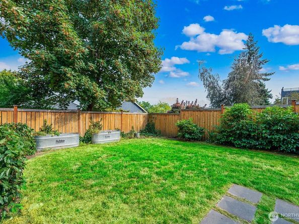 326 22nd Avenue E, Seattle WA 98112