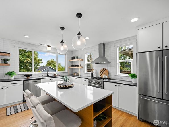 326 22nd Avenue E, Seattle WA 98112