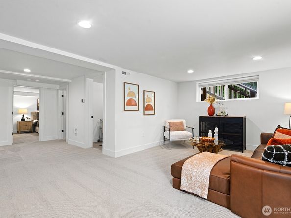 326 22nd Avenue E, Seattle WA 98112