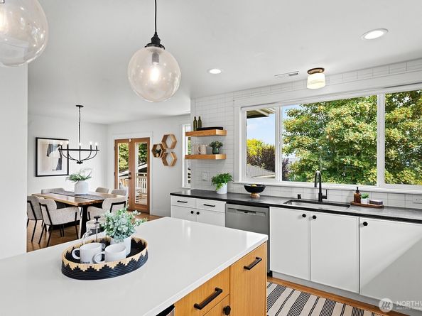 326 22nd Avenue E, Seattle WA 98112