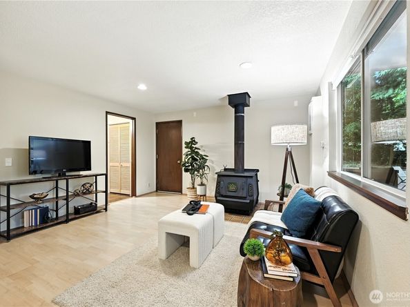 17876 29th Avenue NE, Lake Forest Park WA 98155