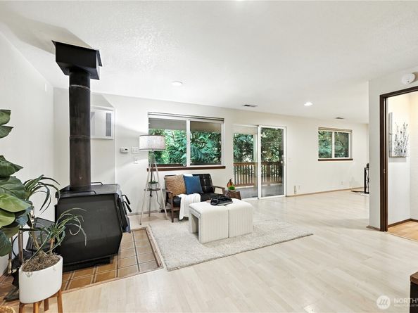 17876 29th Avenue NE, Lake Forest Park WA 98155