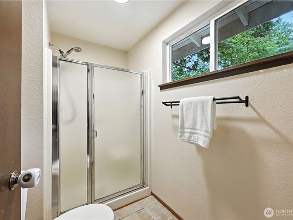 17876 29th Avenue NE, Lake Forest Park WA 98155