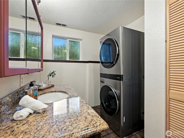 17876 29th Avenue NE, Lake Forest Park WA 98155