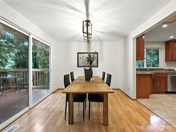 17876 29th Avenue NE, Lake Forest Park WA 98155
