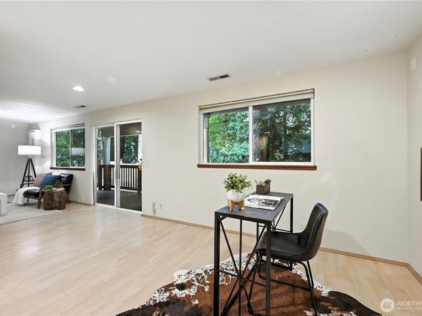 17876 29th Avenue NE, Lake Forest Park WA 98155
