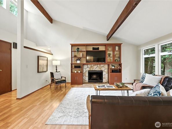 17876 29th Avenue NE, Lake Forest Park WA 98155