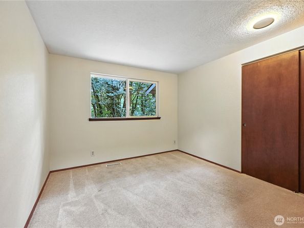17876 29th Avenue NE, Lake Forest Park WA 98155