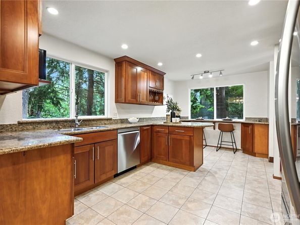 17876 29th Avenue NE, Lake Forest Park WA 98155