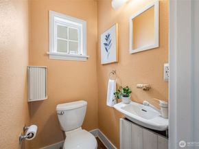 2524 12th Avenue W, Seattle WA 98119