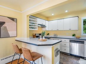 2524 12th Avenue W, Seattle WA 98119