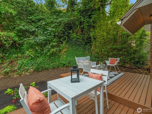 2524 12th Avenue W, Seattle WA 98119