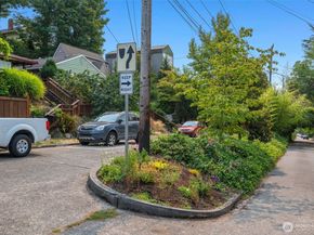 2524 12th Avenue W, Seattle WA 98119