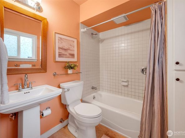 2524 12th Avenue W, Seattle WA 98119