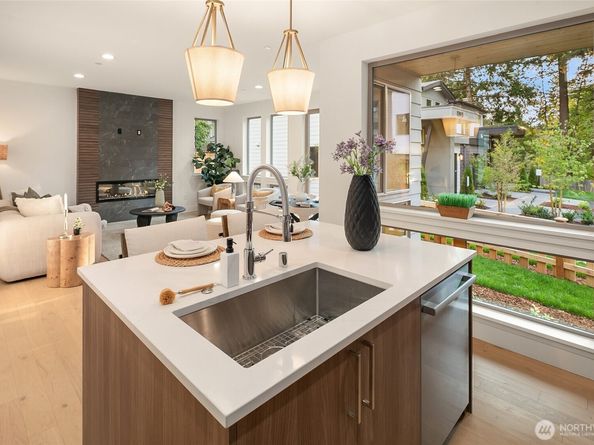12917 NE 78th Place, Kirkland WA 98033