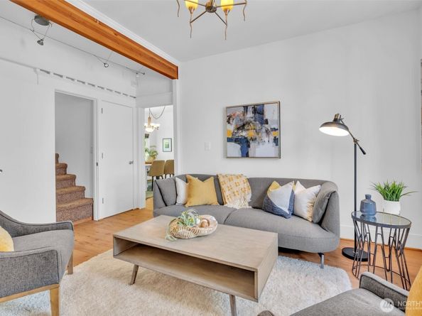 5618 12th Avenue NE, Seattle WA 98105