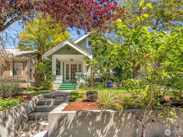 5618 12th Avenue NE, Seattle WA 98105