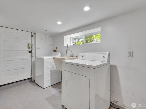 5618 12th Avenue NE, Seattle WA 98105