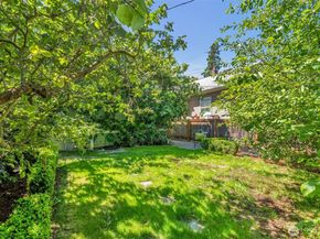 5618 12th Avenue NE, Seattle WA 98105