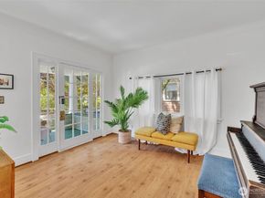 5618 12th Avenue NE, Seattle WA 98105