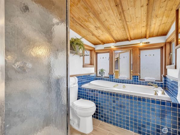5618 12th Avenue NE, Seattle WA 98105