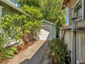 5618 12th Avenue NE, Seattle WA 98105