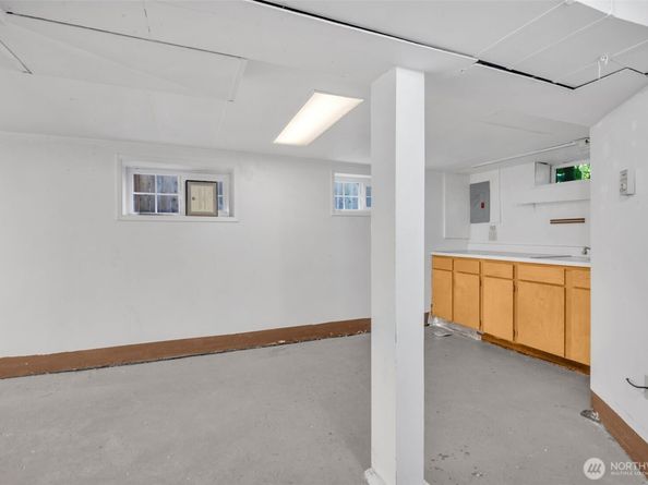 5618 12th Avenue NE, Seattle WA 98105