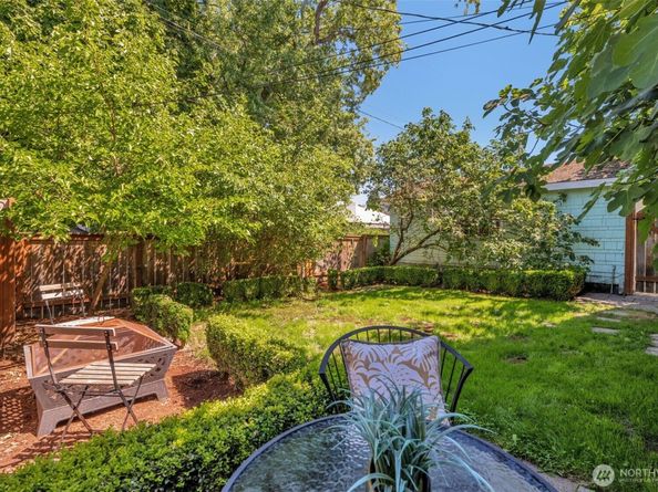 5618 12th Avenue NE, Seattle WA 98105