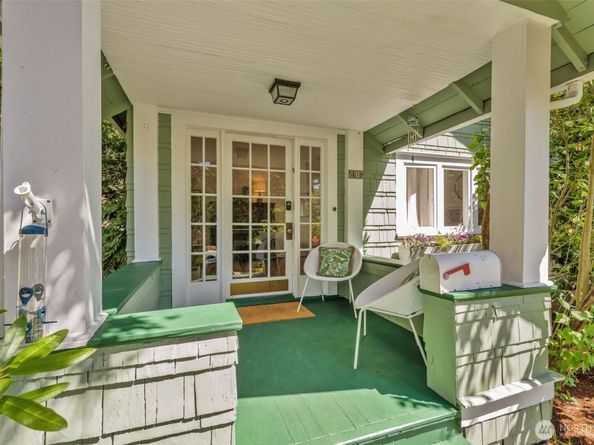 5618 12th Avenue NE, Seattle WA 98105